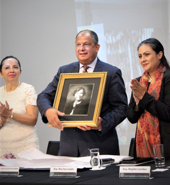 ACTO60ANIV-Regalopresidente